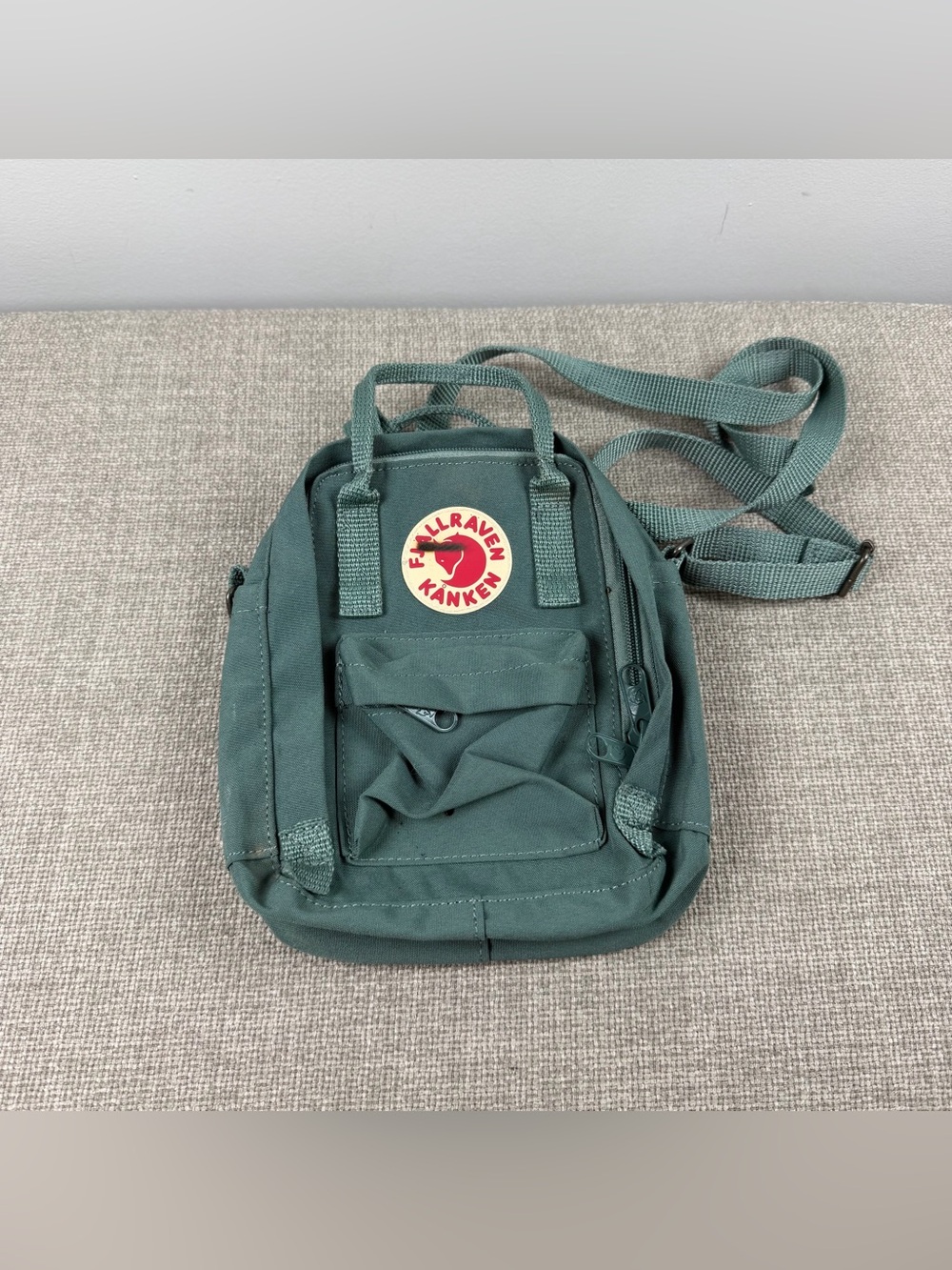 Fjallraven Kånken Mini Sling Bag Purse Green Outdoor Hiking Gorpcore Travel